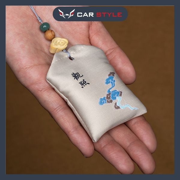 Khánh treo ô tô hoa sen trang trí xe hơi đường nét điêu khắc tinh tế  chất liệu gỗ hương có thêm  túi toả hương đuổi côn