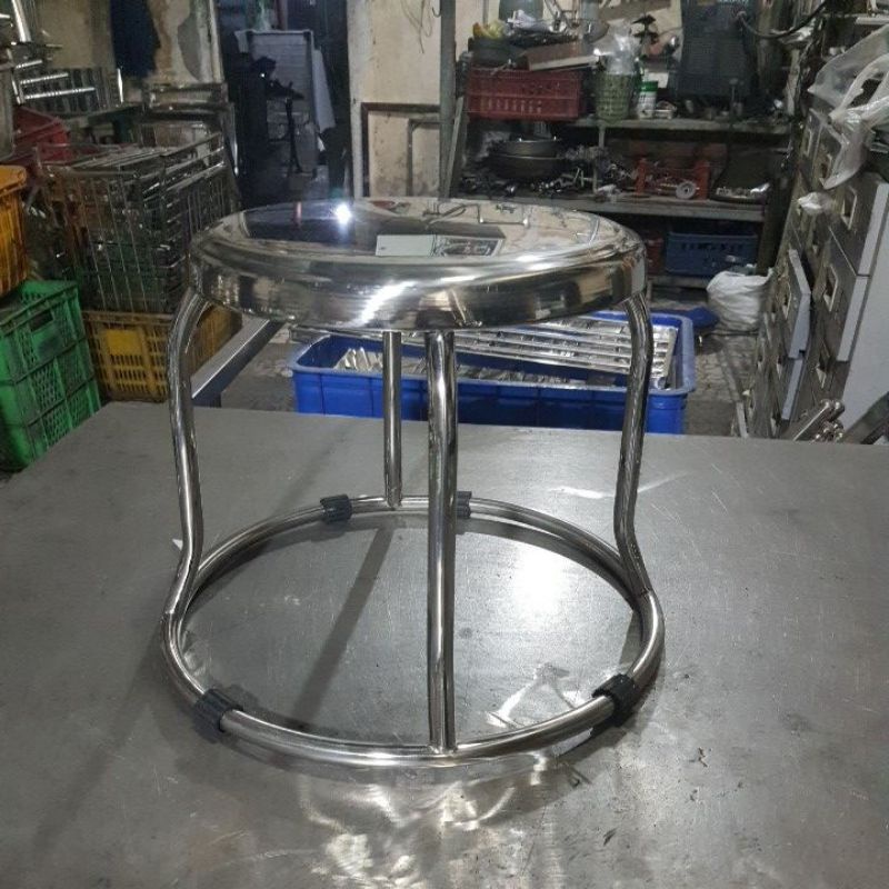 Ghế ngồi 4 chân có vòng tròn kiềng chân , cao 30cm , inox 201 và inox 304