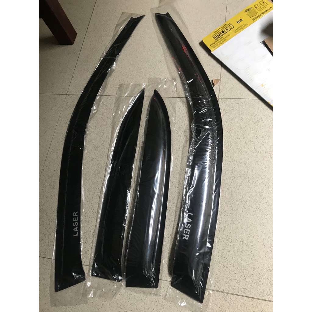 Vè che mưa nhựa đen xe Ford Laser , mazda 323 - Giá 1 bộ