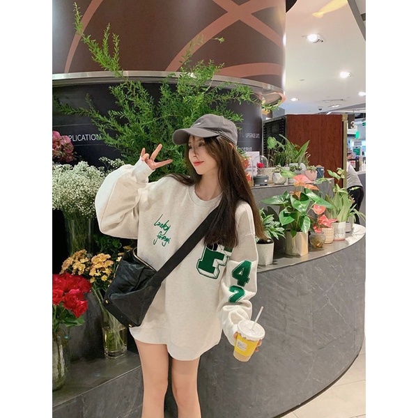 Áo Sweater Màu Xám Chữ F Thêu