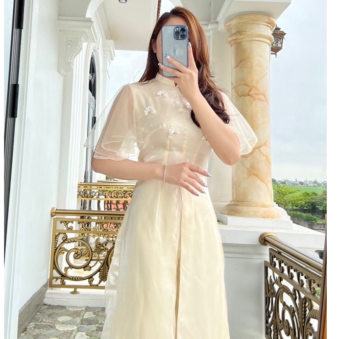 Áo dài cách tân sẻ tà đáng lửng