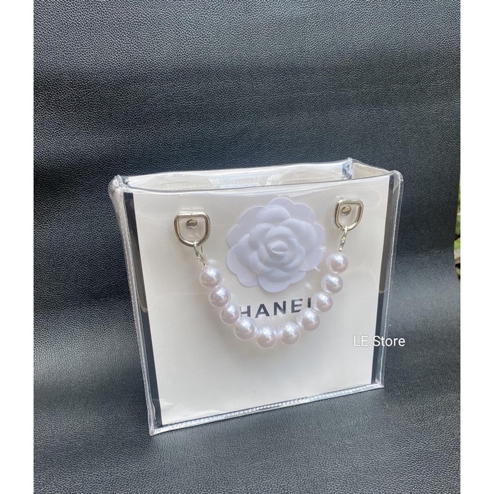 Túi giấy hãng custom hoa trà+dây ngọc trang trí