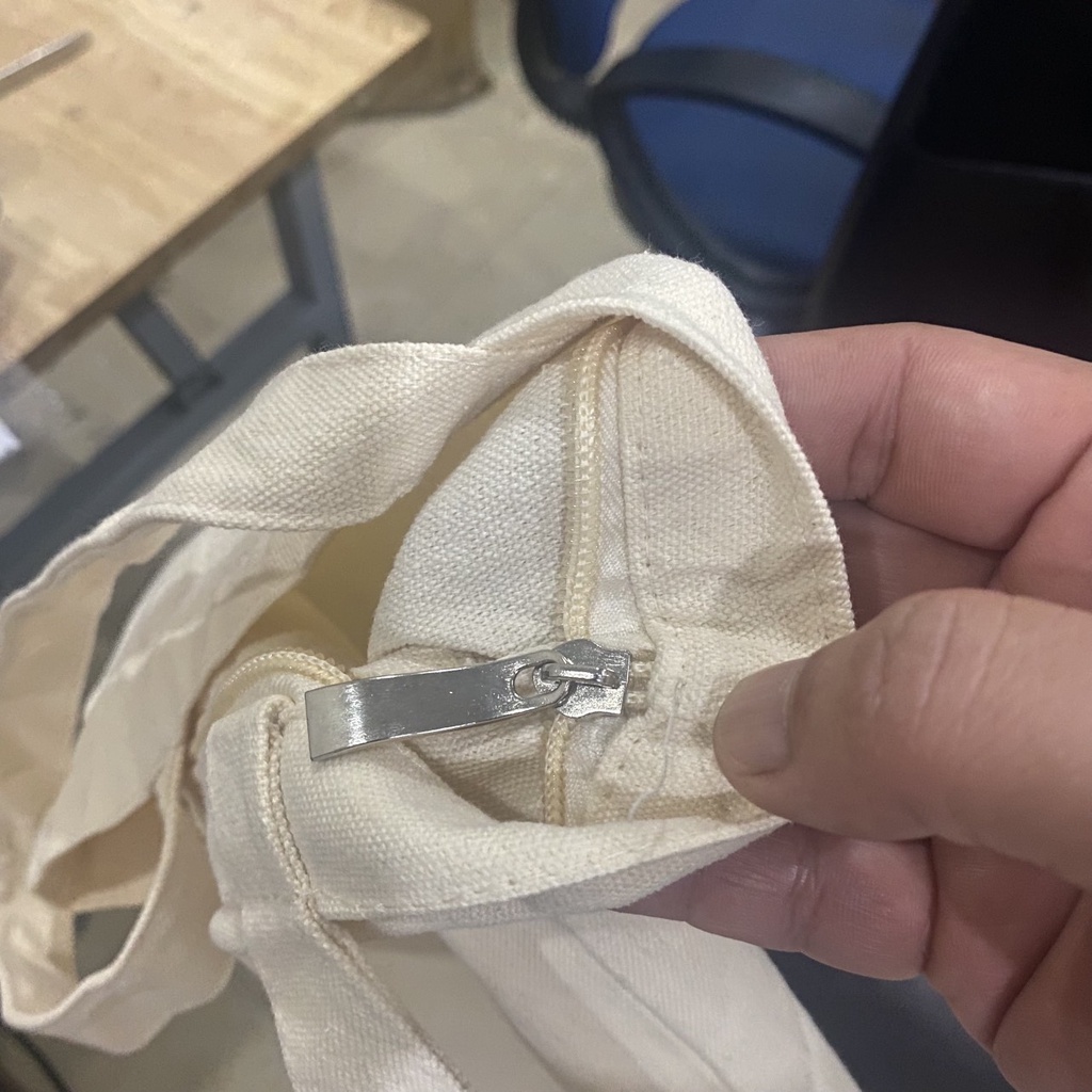 Túi vải bố, Canvas trơn lựa theo phân loại từng màu có mẫu túi khóa kéo có mẫu