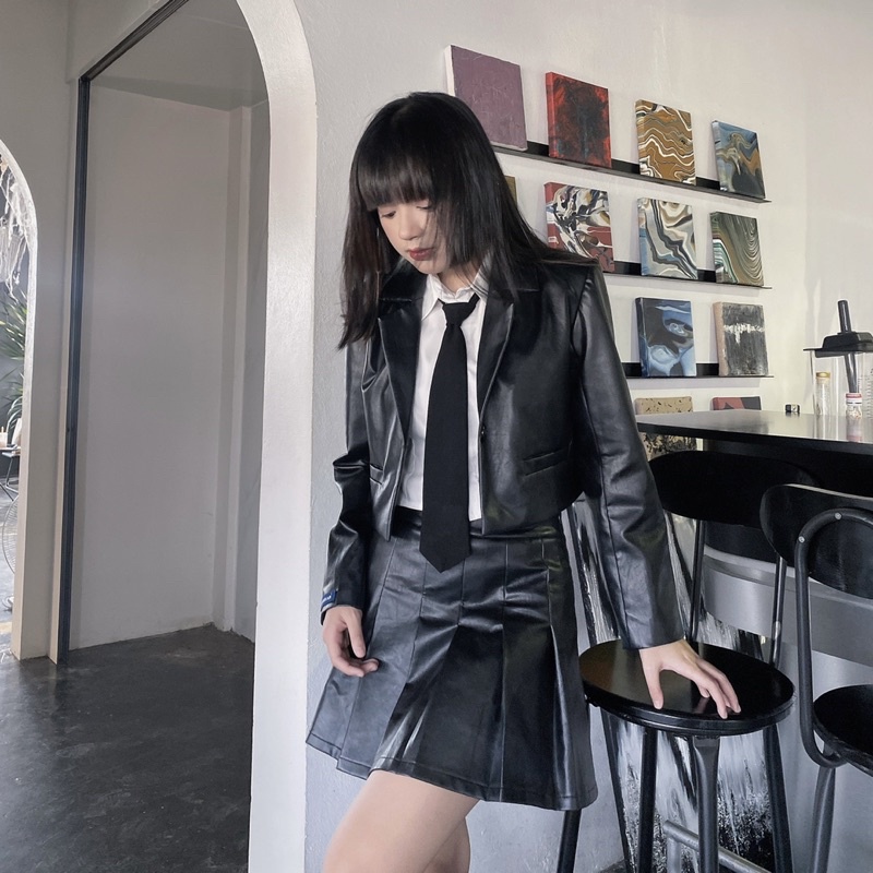 Set áo khoác blazer da chân váy da xếp ly tenis Hologramvnn đen trơn Holo Plaid