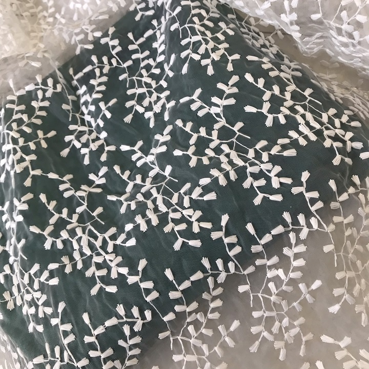 Lưới Thêu Trắng Khổ 1m3 - Không Giãn, Mỏng, Nhẹ - May Đầm, Áo Cưới, Khăn Trải, Phối Với Váy Đầm