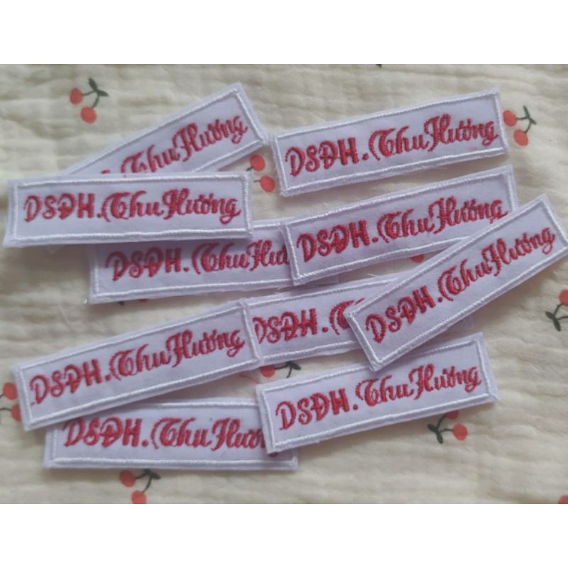 Set 5 bảng tên 3 chữ có tích hợp keo chất liệu vải cotton.