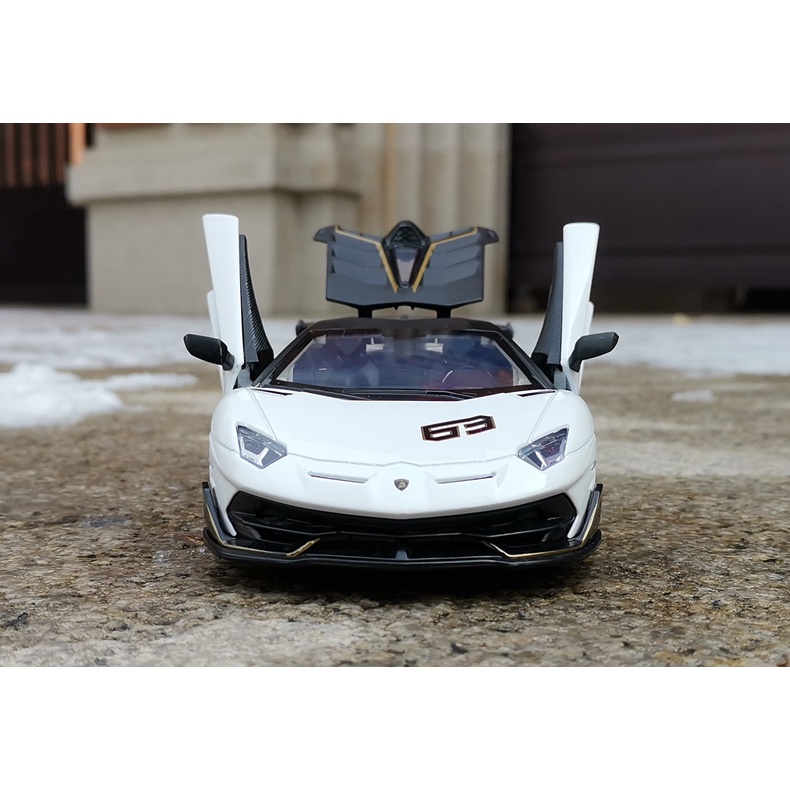 Xe mô hình Lamborghini SVJ63 tỉ lệ 1:24