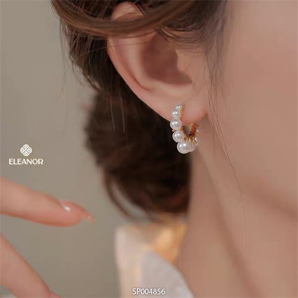 Bông tai nữ chuôi bạc 925 Eleanor Accessories viền chữ C đính ngọc trai nhân tạo phụ kiện trang sức 4856