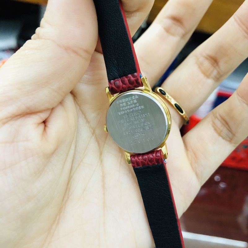 Đồng hồ nữ si nhật hiệu Seiko, dây đà điểu, khoá zin