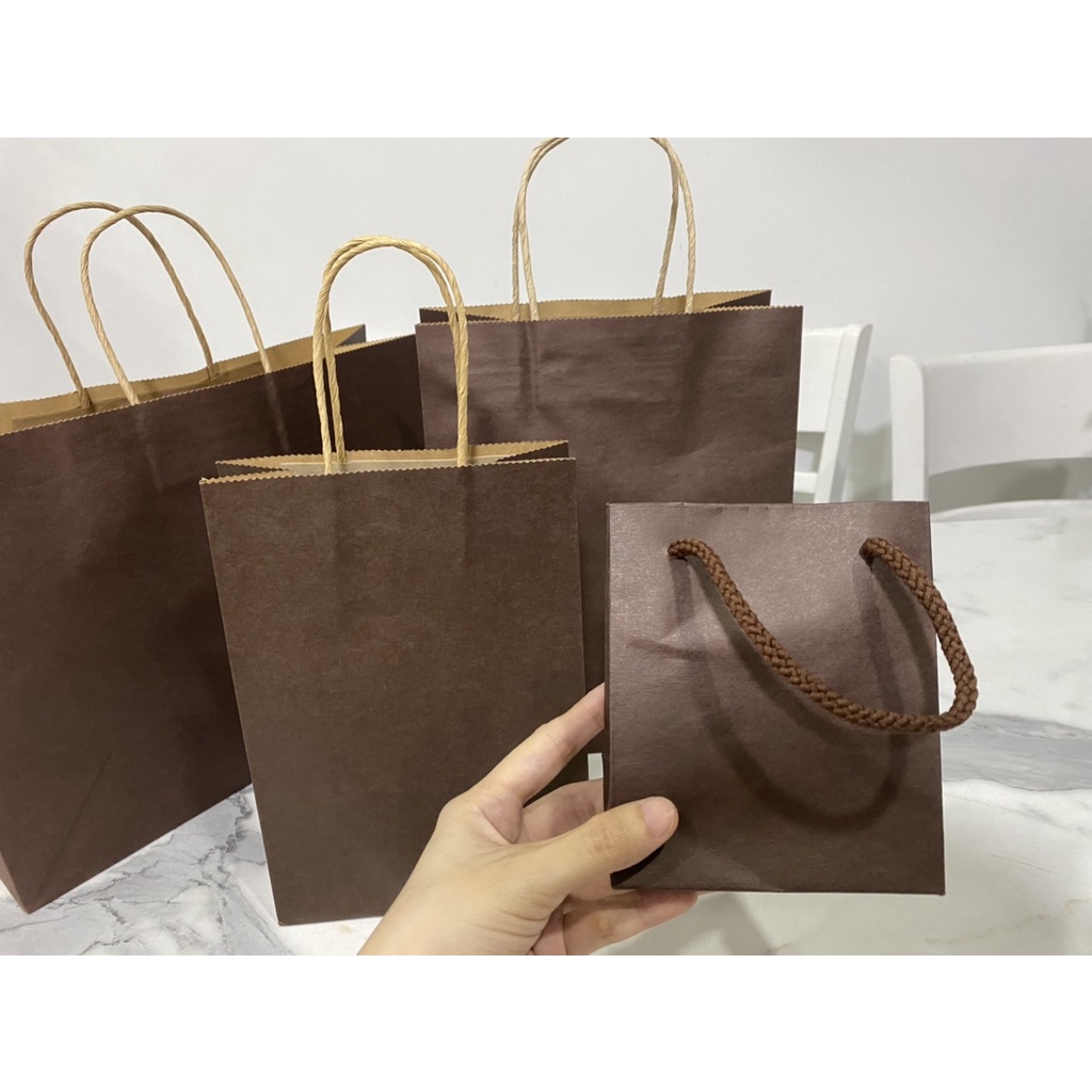 01 TÚI  KRAFT NÂU ĐẬM 32X24X11CM - HỎA TỐC