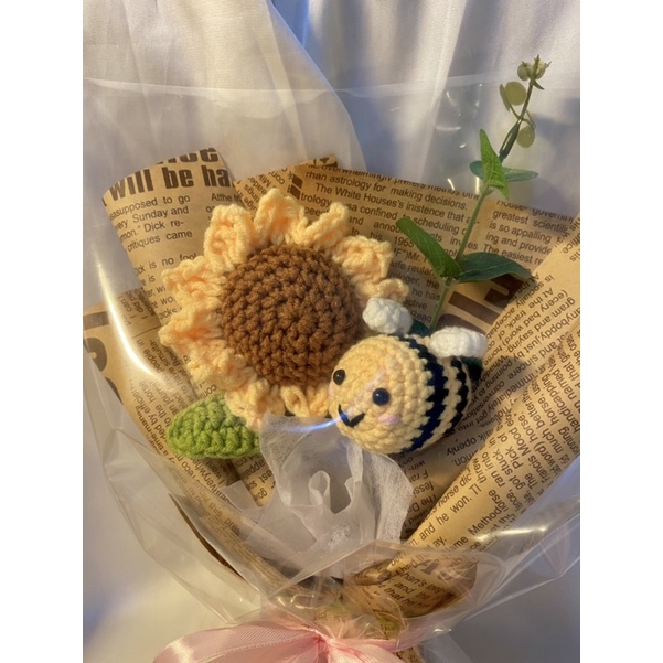 Bó hoa hướng dương mix ong cute