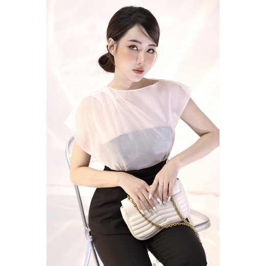 Áo cúp đen tơ trắng phối quần loe đen