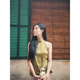 Yếm lụa gấm mềm nhẹ, cut-out lưng thiết kế