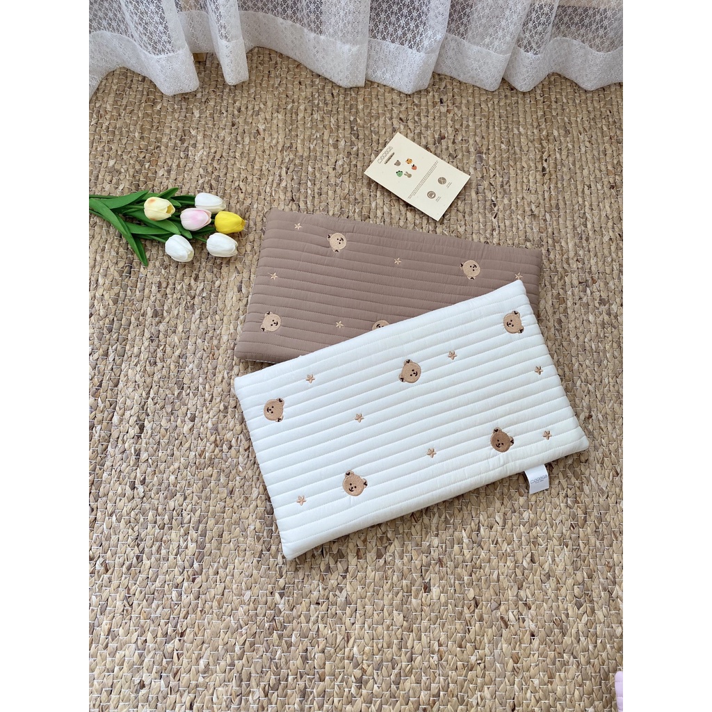 Gối cao su non Monona êm ái, có kết cấu thoáng khí, chống ngạt giúp bé yêu ngủ ngon