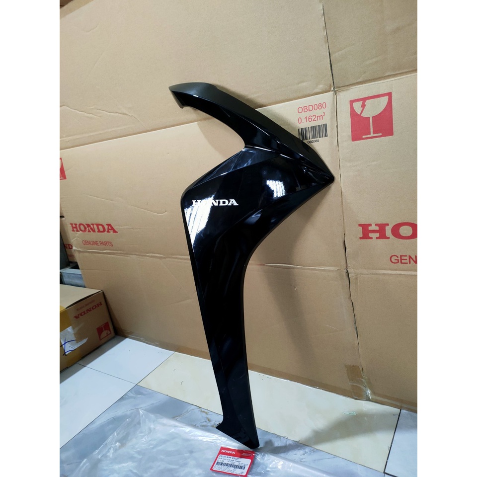 Ốp yếm trước bên phải - bửng yếm HONDA VISION năm 2014-2016-2018-2020 màu Đen bóng. *NH-B25M* 64350K44V00ZF