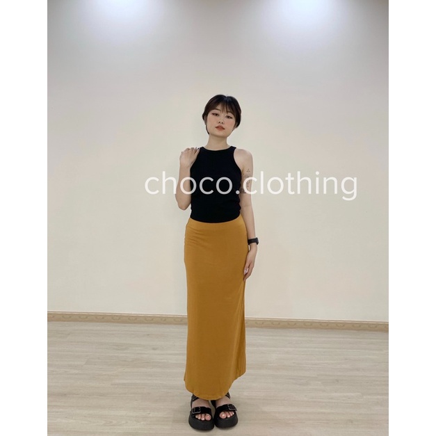 Chân váy dáng dài ôm sát tôn dáng trendy, chất thun mềm mịn.