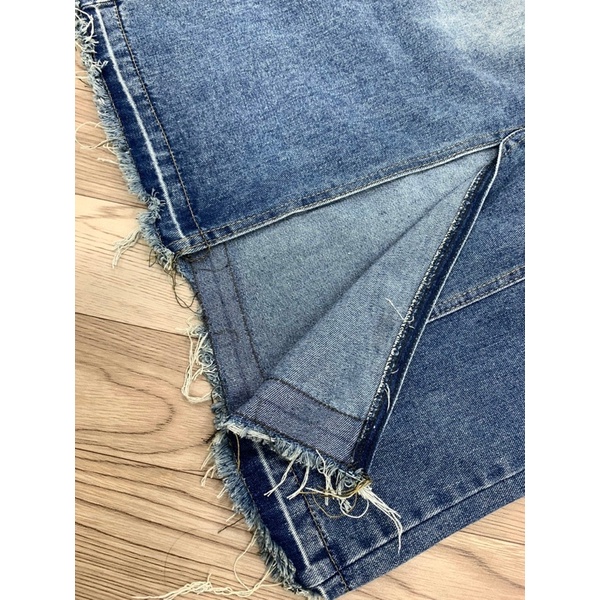 Chân váy jeans xẻ tà tua rua dáng dài ulzzang, chân váy bò xẻ trước dáng dài Bazic one