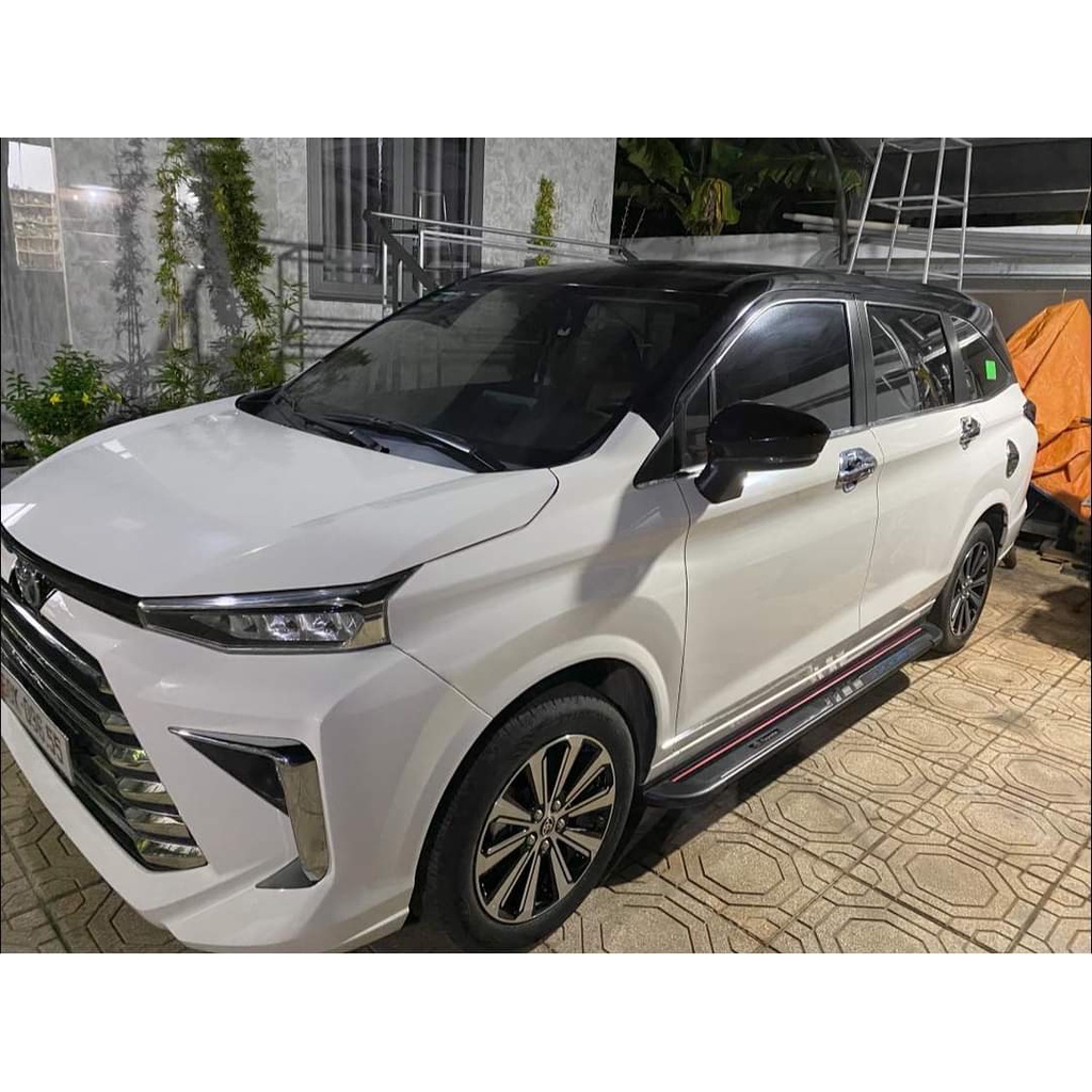Bậc lên xuống, bệ bước chân xe Toyota Veloz 2022. Nhôm đúc 100%. Siêu KM. Khắc laser logo với mẫu mặt nhôm