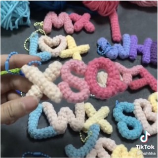 Chữ cái bằng len Handmade làm móc khóa xinh xắn độc đáo
