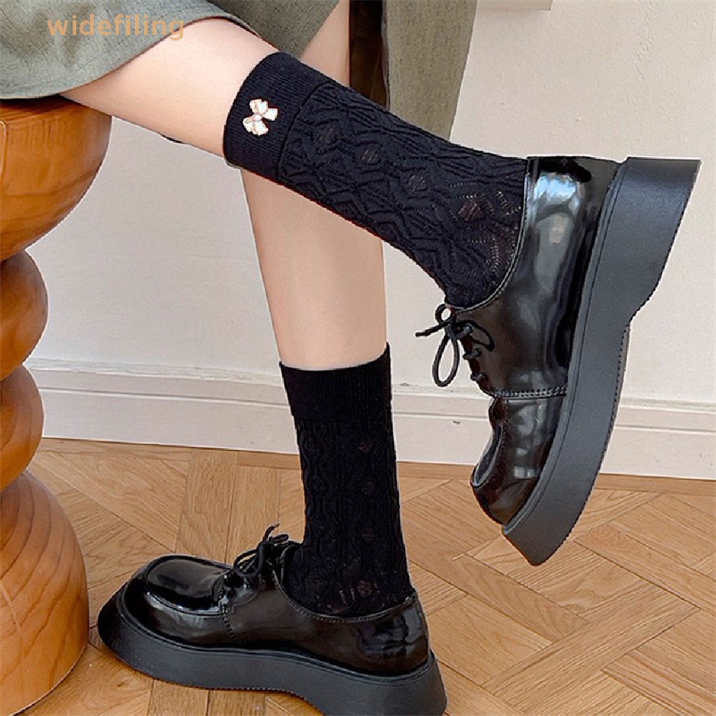 Đôi Tất Chân Giữ Ấm Màu Trơn Thêu Họa Tiết Dễ Thương Cho Nữ