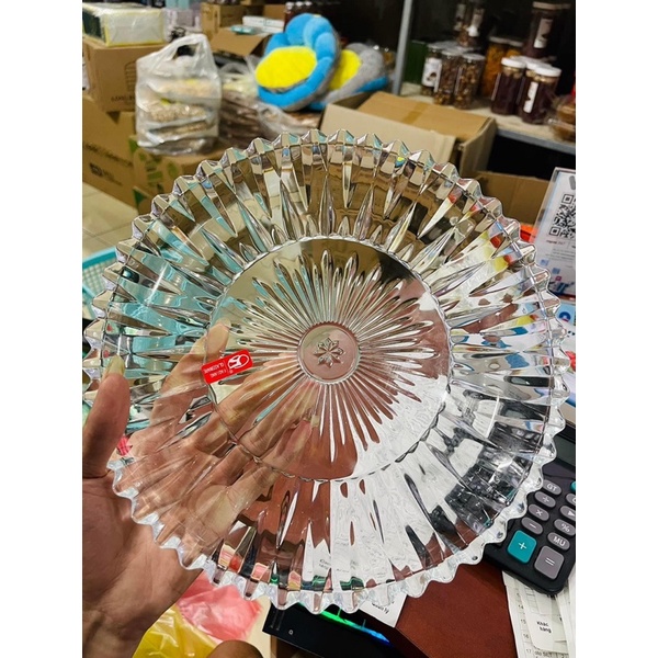 Đĩa thuỷ tinh trắng viền răng cưa