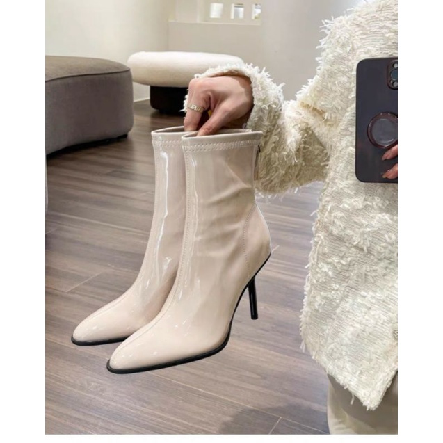 Boots ngắn da lì va da bóng mũi thon gót nhọn đen trắng kem
