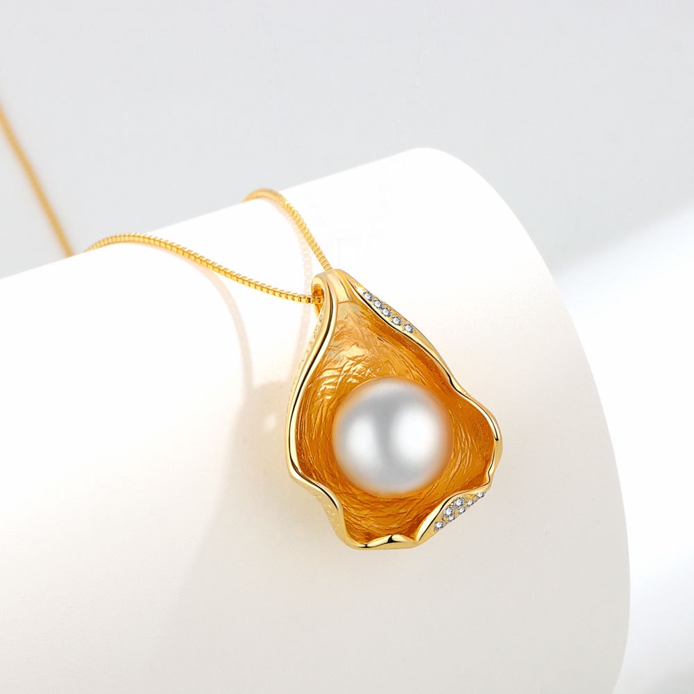 Vòng cổ Xếp Li Đính Ngọc Trai Nhân Tạo Và Vỏ Sò Thời Trang