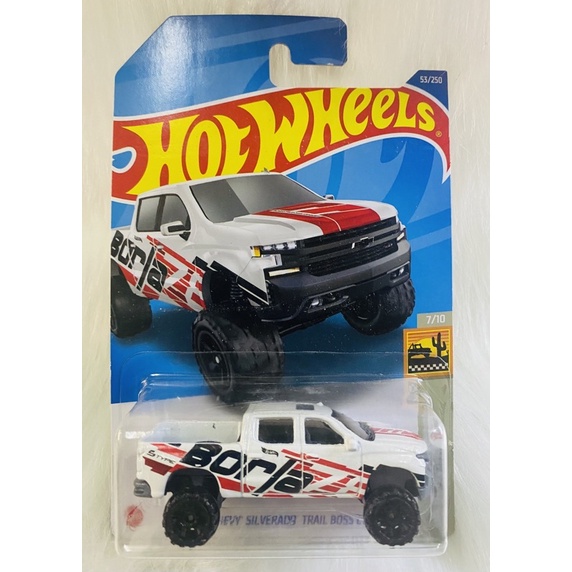 Hotwheels Xe mô hình 79 Chevy Silverado Trail trắng