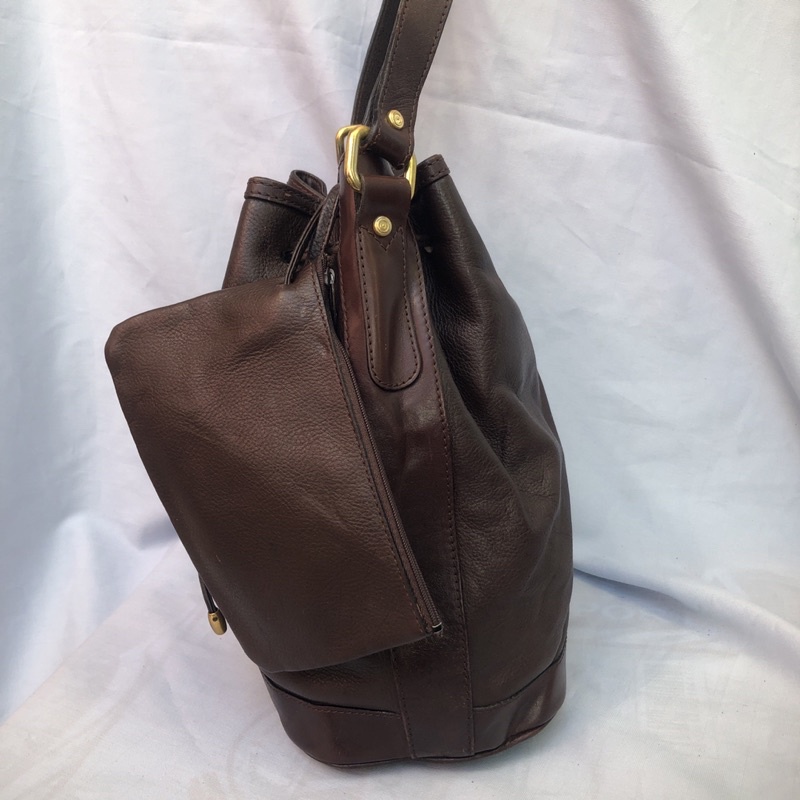 Túi chuẩn si. Túi qua sử dụng. Khách vui lòng xem hình nếu muốn biết thêm thông tin sản phẩm mời khách vô chat. Thanks .