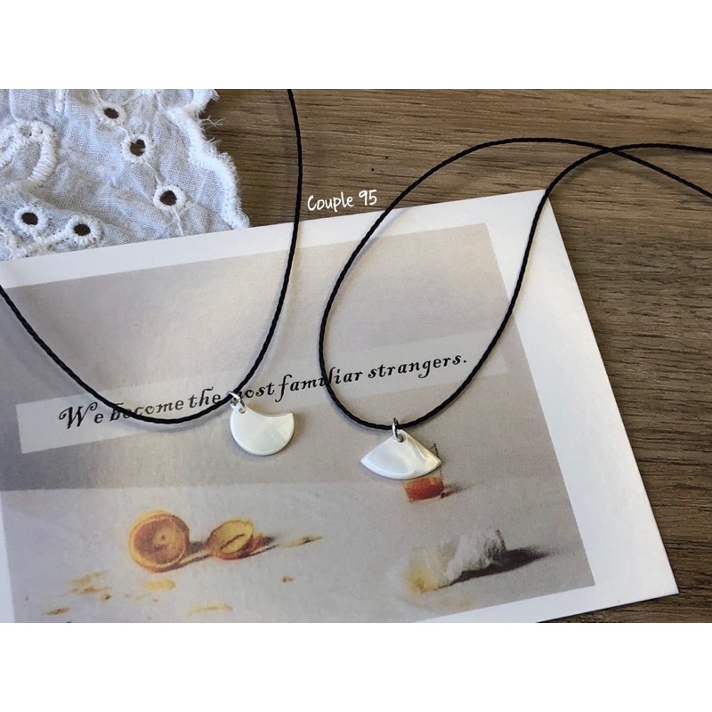 Vòng cổ mặt trăng, tam giác
