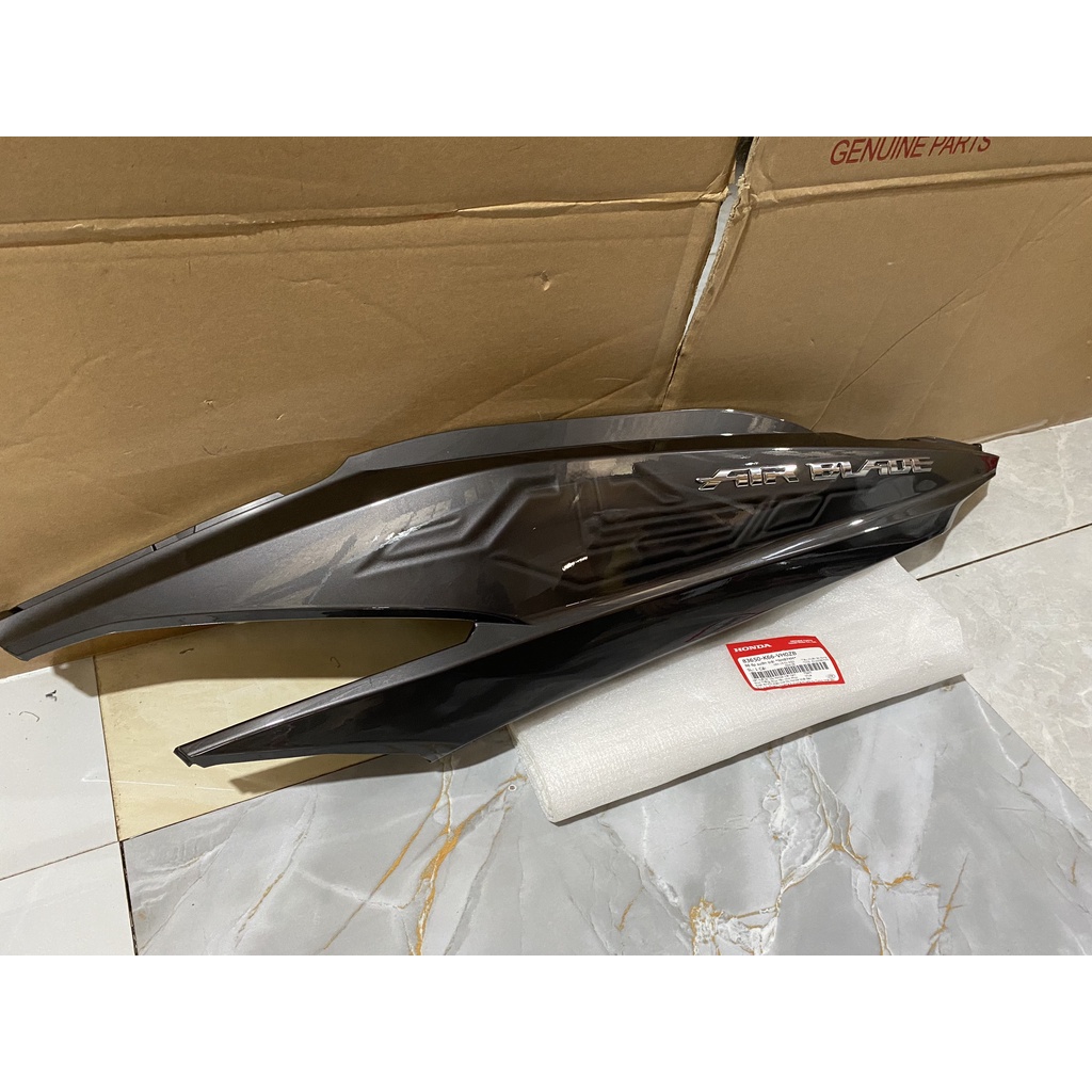 Bộ ốp sườn bên trái HONDA AIR BLADE 125 năm 2017 màu Xám đen. *NHB74M* 83650K66VH0ZB