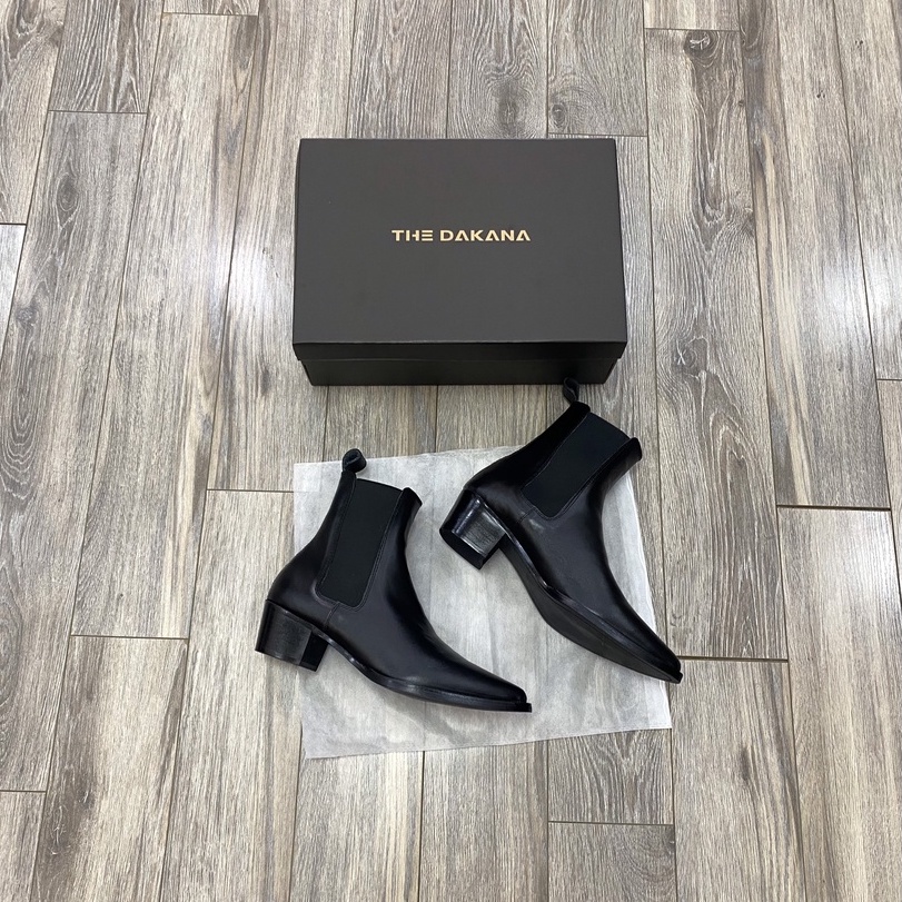 THE DAKANA Chelsea Boots Mũi Nhọn Đế Cao 5cm Da Bò Nguyên Tấm Khâu Thủ Công Gót Gỗ - Giày bốt nam công sở