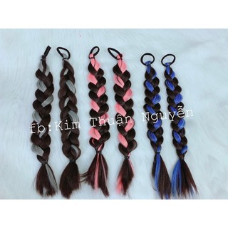 Tóc bính giả hai bên cho bé gái