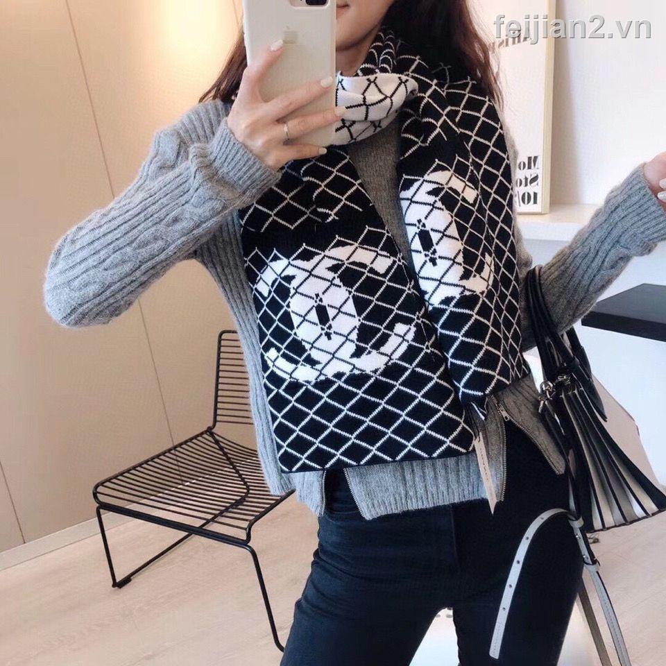 Khăn Choàng Len Cashmere Dệt Kim Phối Túi Màu Trắng Đen Thời Trang