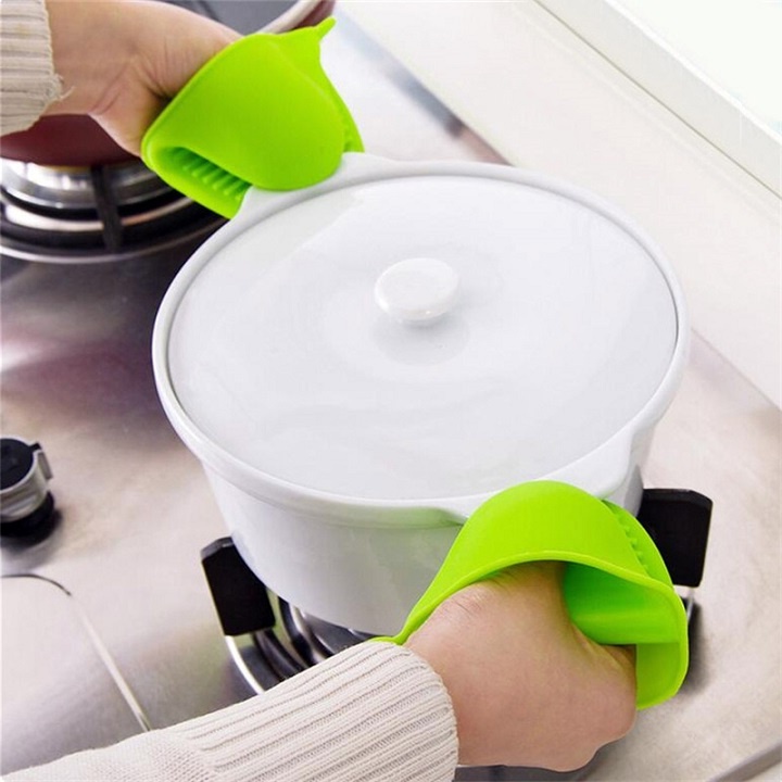 Cặp găng tay bắc nồi bằng silicon hình mỏ vịt siêu tiện