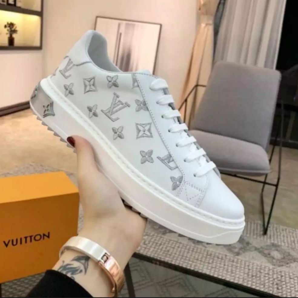 Giày Sneaker LV Màu Trắng Thời trang siêu Hot, xịn xò,Giày ( Fullbox và Freeship )