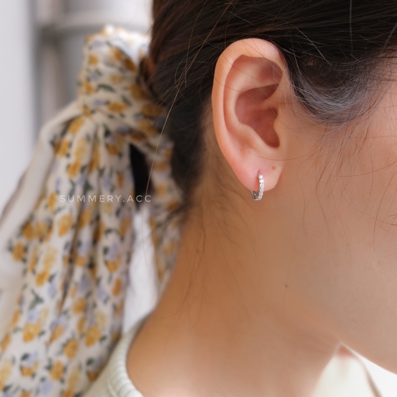 Khuyên tai SUMMERY tròn nhẫn đính đá bạc mạ vàng
