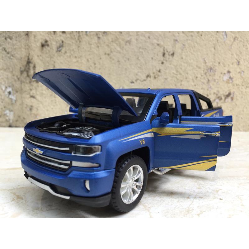 Mô hình xe Chevrolet SILVERADO 1500 2020 1:32