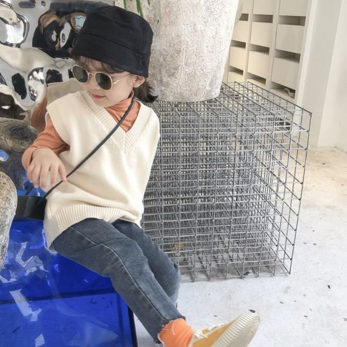 Áo Dệt Kim Sát Nách Cổ Chữ V Màu Trơn Thời Trang Hàn Quốc Cho Bé Trai Gái