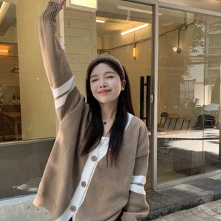 Áo cardigan len mềm kẻ tay trắng titto closet