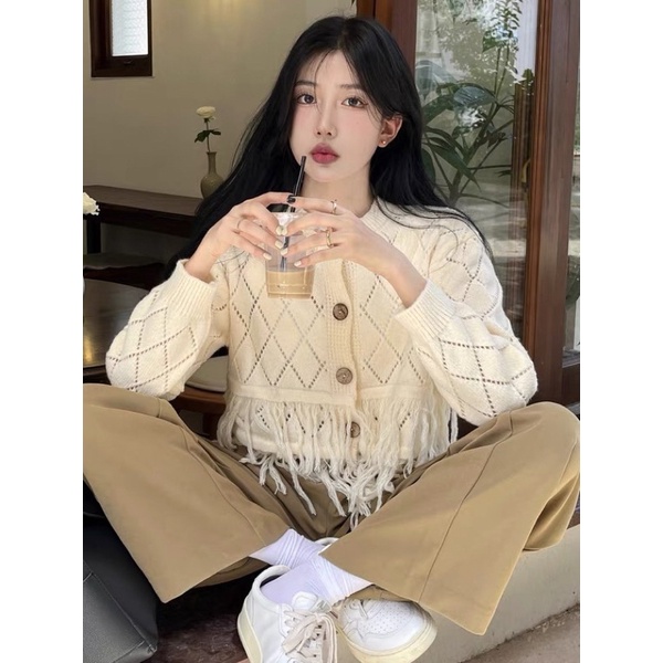 Áo Len Cardigan Nữ Dáng Croptop Tua Rua Cúc Giả Gỗ Cá Tính Mẫu 2022