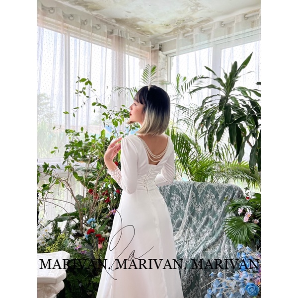 Đầm cưới MARIVAN tà đắp lưng chuỗi