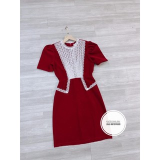Đầm nhung đỏ chạy ren đính cúc đá