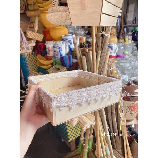 Khay gỗ vuông gói quà có ren 25x25x7