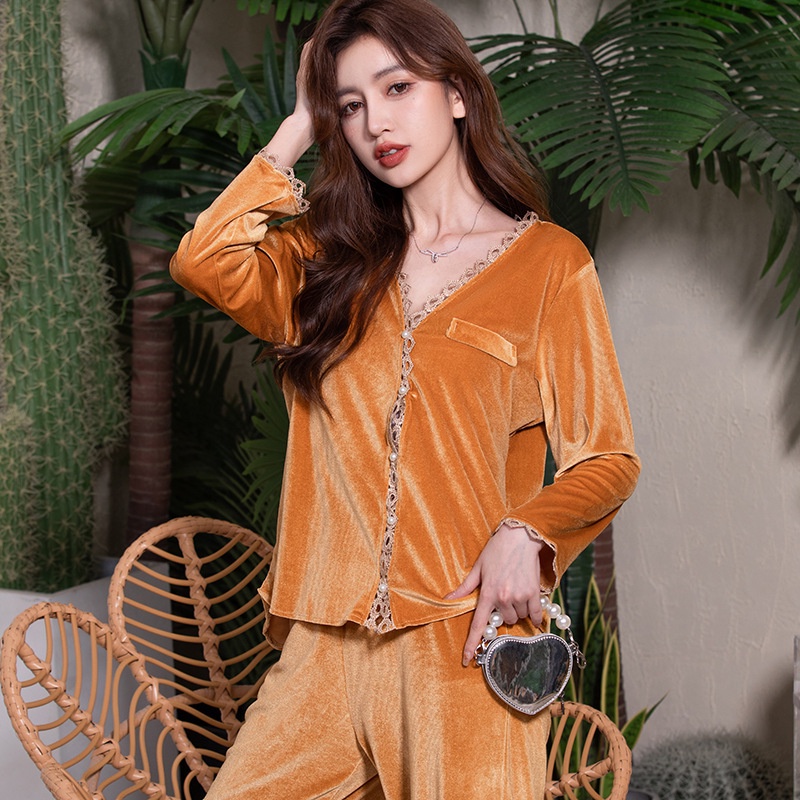 Bộ Đồ Ngủ Nhung Dài Tay Mềm Mại Màu Trơn Phối Ren Thời Trang Thu Đông Cho Nữ