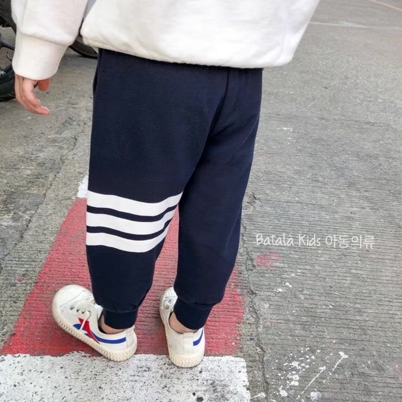 Quần jogger bé trai bé gái Batala kids, quần nỉ da cá SỌC NGANG siêu ấm cho bé từ 10-28kg