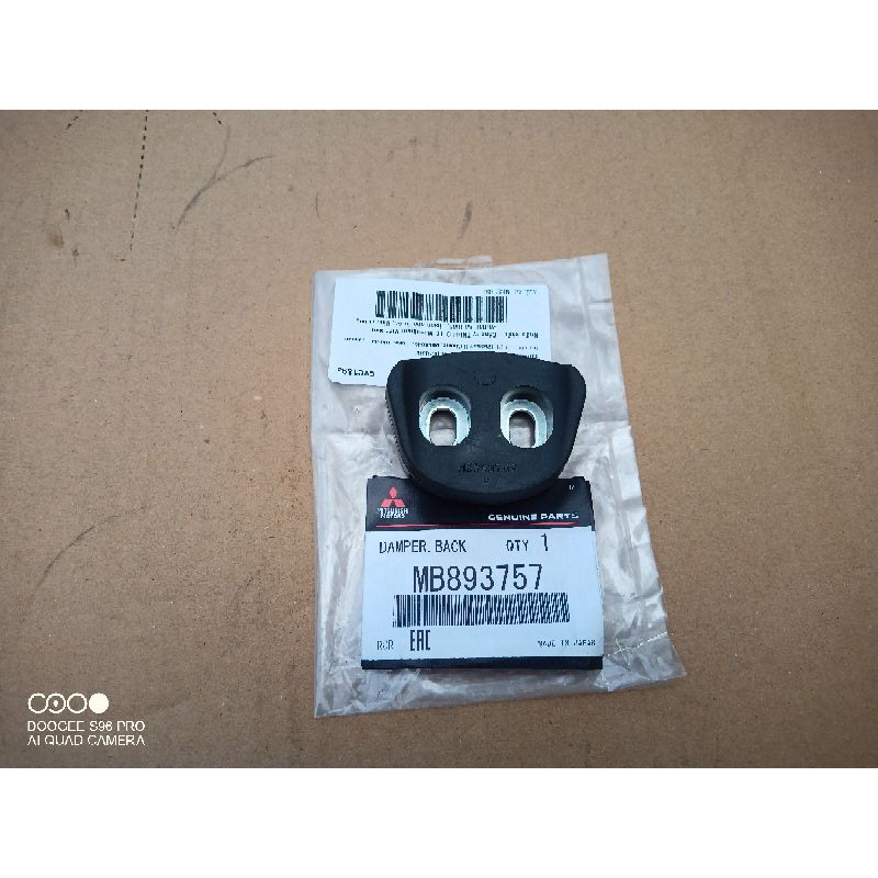 Cao su giảm chấn cửa sau (Tailgate shock absorber limit buffer rubber) Pajero V31 V32 V33 V43 V45 V46 V73 V93 MB893757