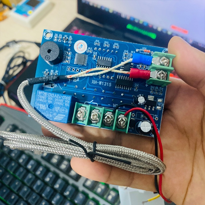 Bộ bật tắt thiết bị 12V DC và 220V AC theo nhiệt độ XH-W1315