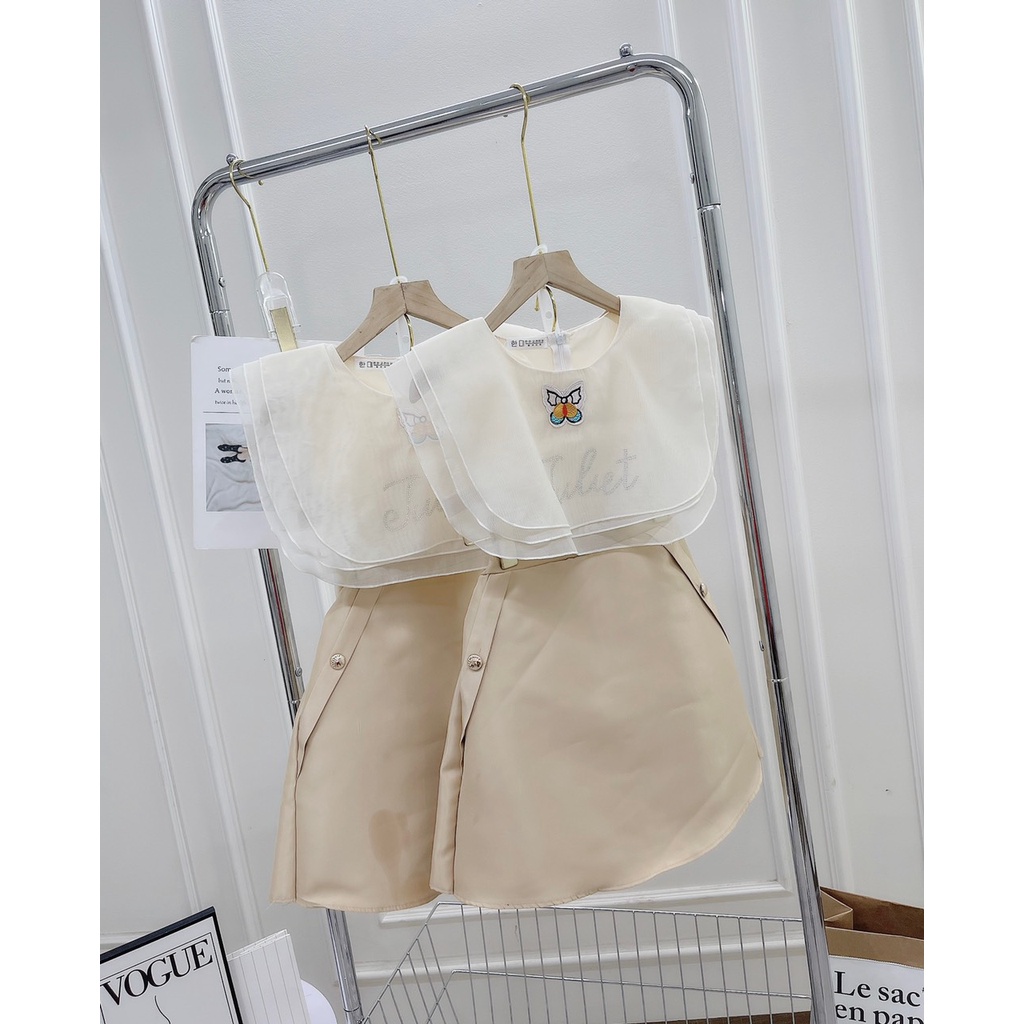 Váy Bướm xinh Set áo sơ mi voan cổ bèo tầng kết hợp chữ Juliet ép bằng đá mix với quần váy trẻ trung JEENA, chân váy