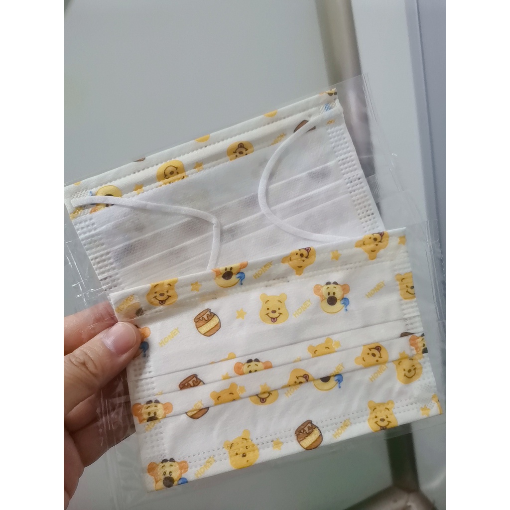 Khẩu trang trẻ em 4 - 15 tuổi hình Gấu Pooth dễ thương